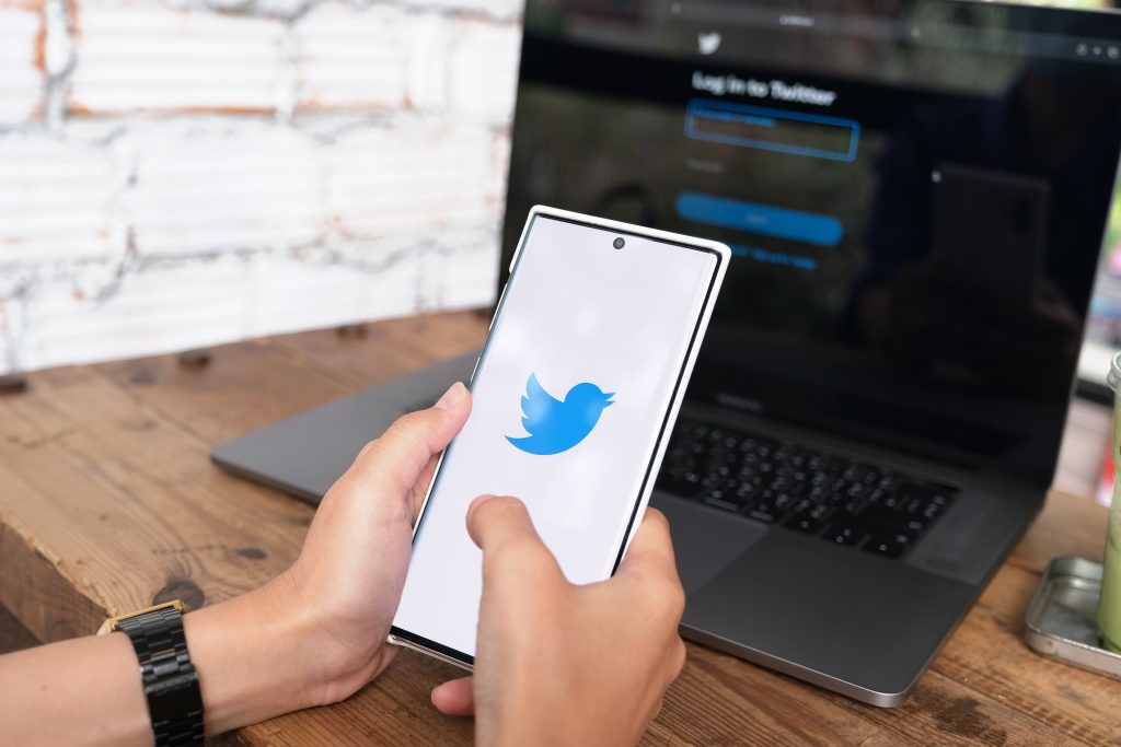 Twitter Siapkan Fitur Agar Bisa Cek Cuitan Foto dan Video Palsu Twitter Siapkan Fitur Agar Bisa Cek Cuitan Foto dan Video Palsu
