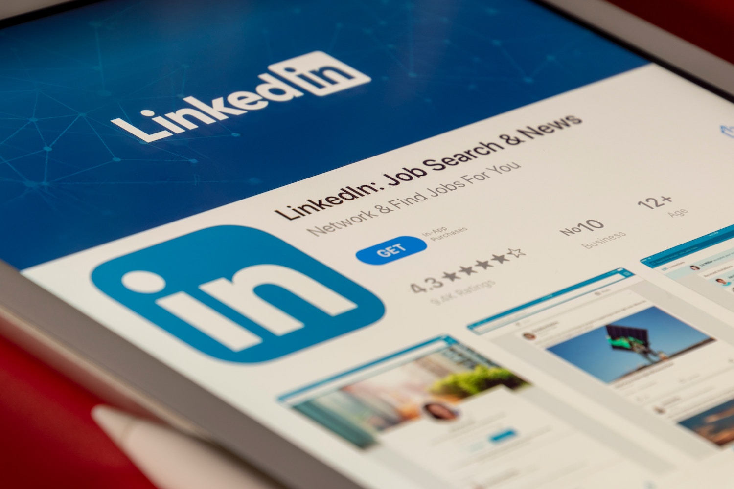 Linkedin Pakai AI Permudah Pekerjaan Rekruter, Marketer dan Pengguna Pembelajaran Online (Ilustrasi Linkedin. Sumber foto Unsplash oleh Souvik Banerjee)