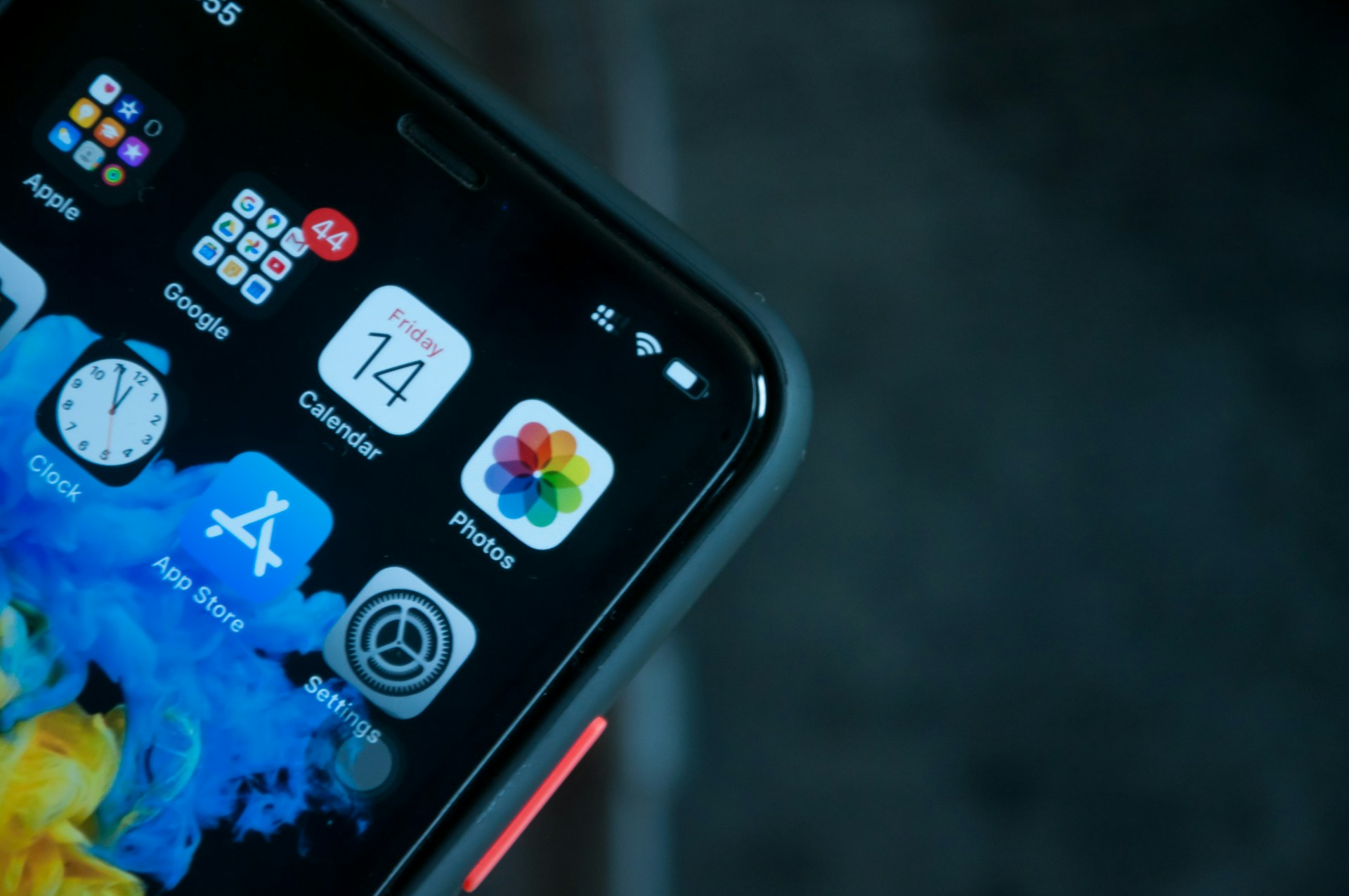Fitur Sideloading Apple Jadi Kelebihan atau Justru Merusak Nilai Produk Apple? (Ilustrasi iOS iPhone. Sumber foto Unsplash oleh Sumudu Mohottige)
