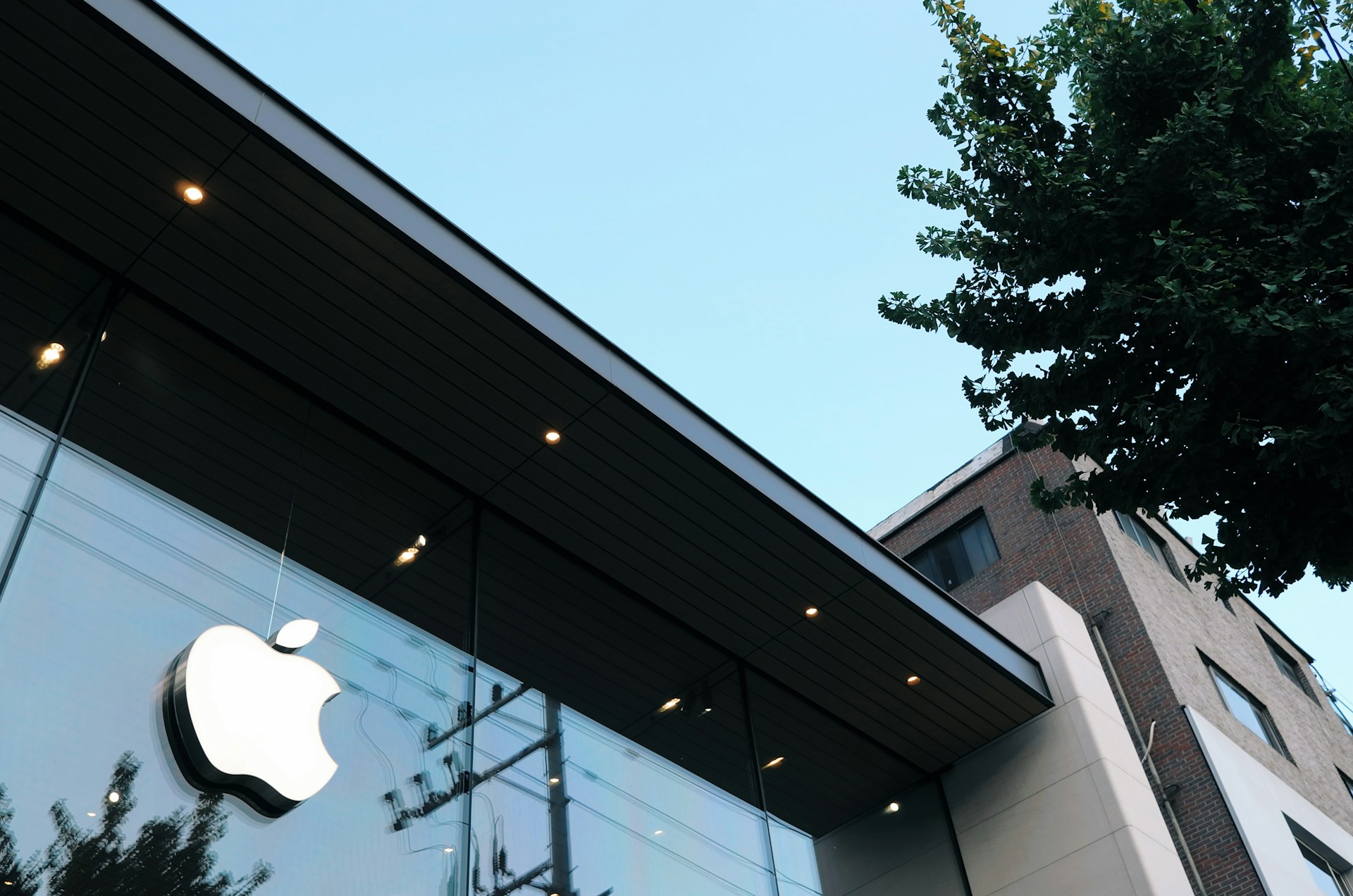 Apple Hapus Aplikasi yang Diklaim Bisa Bikin Foto Telanjang tanpa Izin Apple Hapus Aplikasi yang Diklaim Bisa Bikin Foto Telanjang tanpa Izin