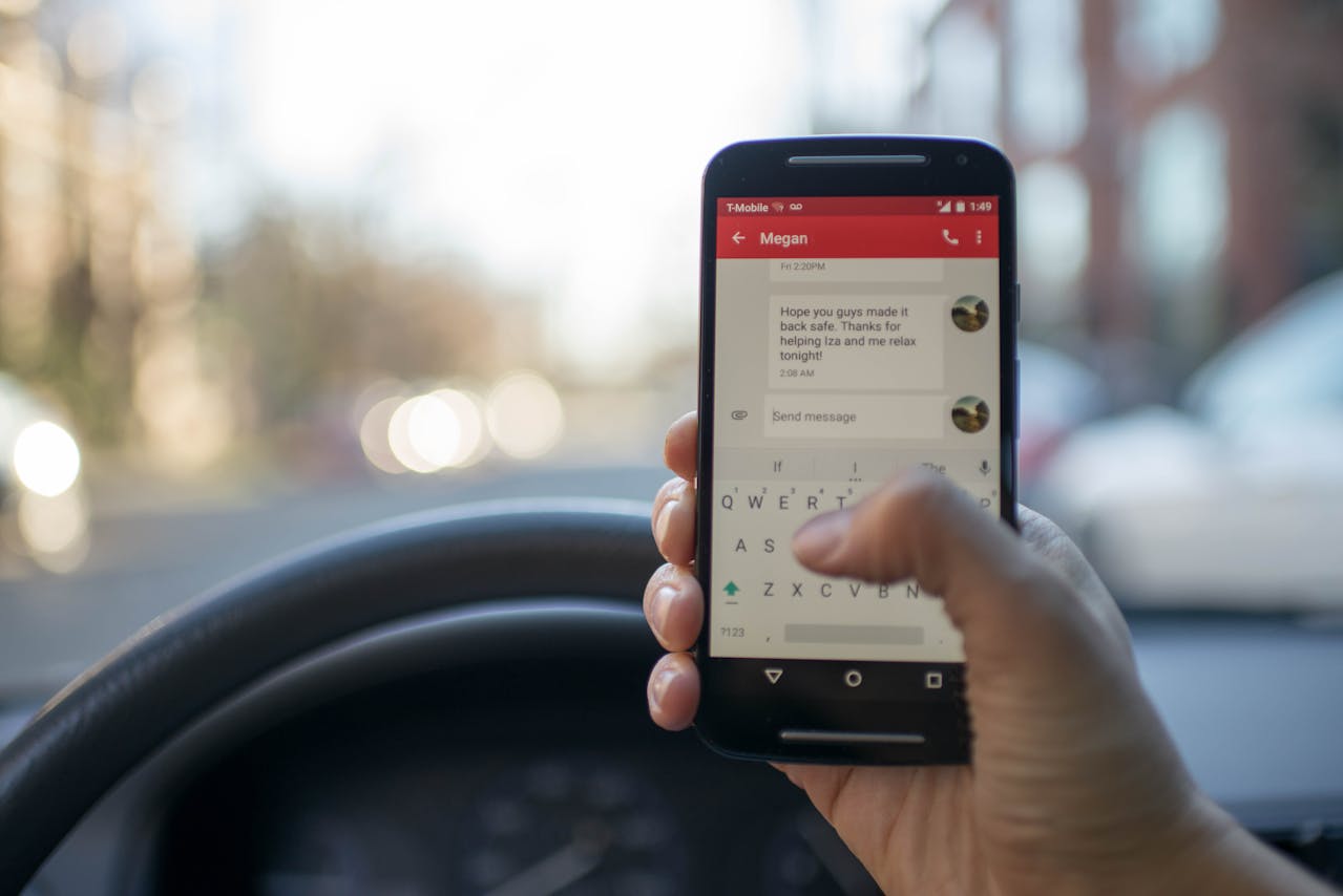 Google Messages vs. iPhone Messages, Apa Sih Kelebihan dan Fitur Utama Keduanya Google Messages vs. iPhone Messages, Apa Sih Kelebihan dan Fitur Utama Keduanya