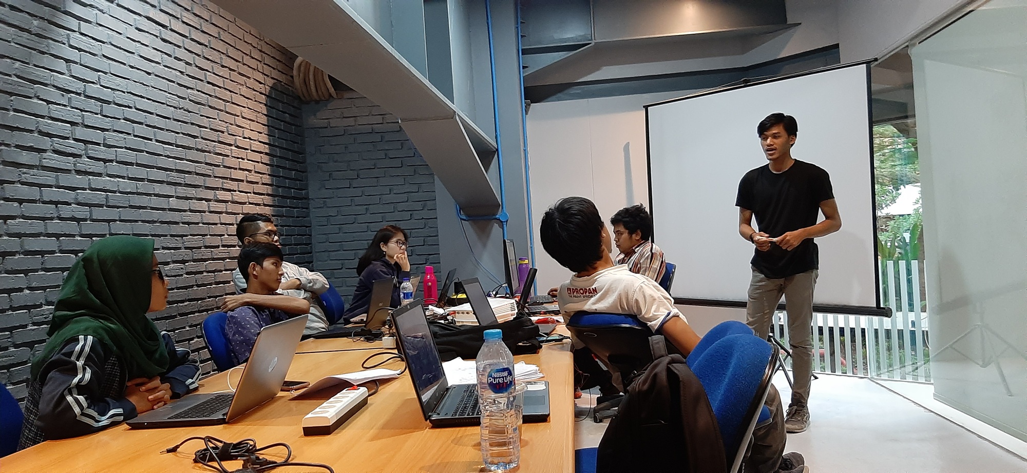 AI Tidak Akan Menggantikan Programmer, Tapi Akan Mengubah Siapa yang Bertahan AI Tidak Akan Menggantikan Programmer, Tapi Akan Mengubah Siapa yang Bertahan